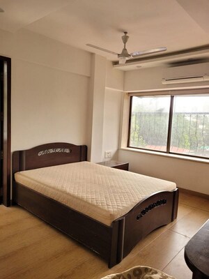 Bedroom in 2.5 BHK Apartment at Bandra West – for Rent