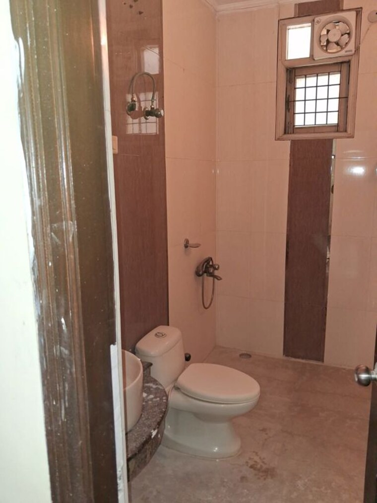 Bathroom, sector 50 3 Bedroom 162 Sq.Mt. Independent House In Sector 50 Noida 10587790