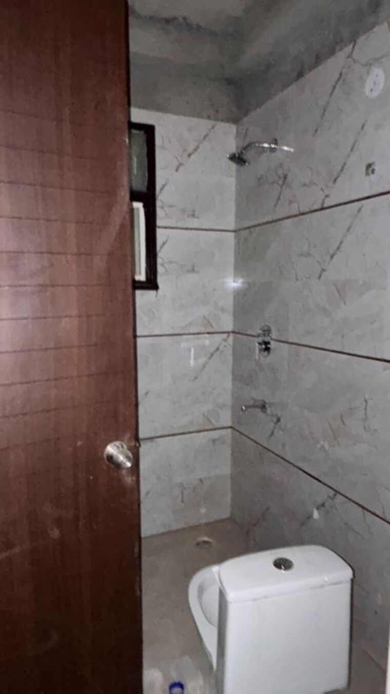 Bathroom, kingson-green-villa-phase-2 3 Bedroom 1920 Sq.Ft. Villa In Panchsheel Green Greater Noida 10587794