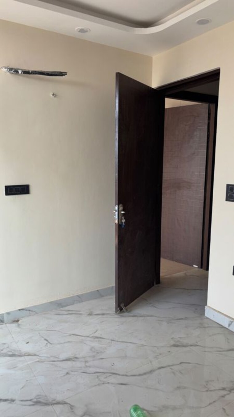 Room, kingson-green-villa-phase-2 3 Bedroom 1920 Sq.Ft. Villa In Panchsheel Green Greater Noida 10587794
