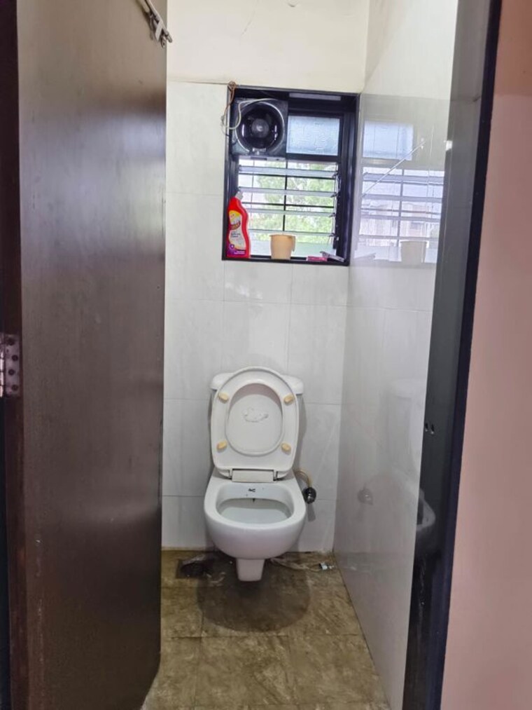Bathroom, shri-chintamani-apartment 2 Bedroom 850 Sq.Ft. Apartment In Kothrud Pune 10587793