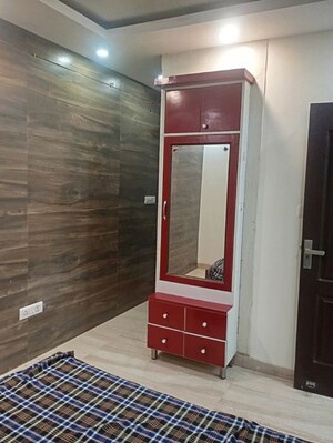 Room in 1 BHK Builder Floor at Pratap Vihar – for Rent