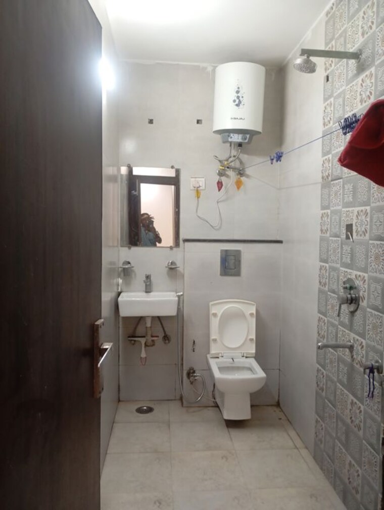 Bathroom, pratap vihar 1 Bedroom 550 Sq.Ft. Builder Floor In Pratap Vihar Delhi 10587782