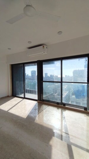 Room in 3 BHK Apartment at S Raheja Silver Rock, Bandra West – for Rent