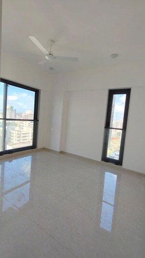 Room in 3 BHK Apartment at S Raheja Silver Rock, Bandra West – for Rent