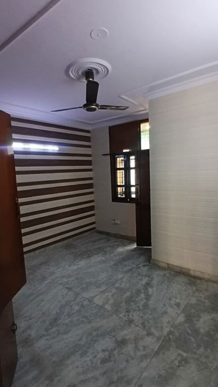 Room, lajpat nagar 4 3 Bedroom 1200 Sq.Ft. Builder Floor In Lajpat Nagar 4 Delhi 10587824