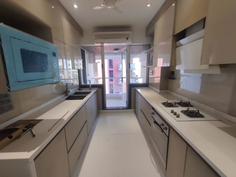 Kitchen, evershine-jewel 3 Bedroom 2000 Sq.Ft. Apartment In Khar West Mumbai 10587832