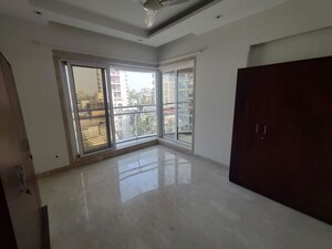 Room in 3 BHK Apartment at Evershine Jewel, Khar West – for Rent