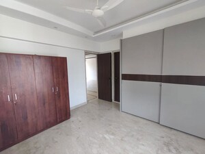 Room in 3 BHK Apartment at Evershine Jewel, Khar West – for Rent