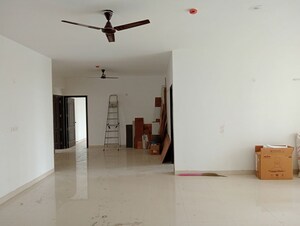 Room in 4 BHK Apartment at DLF The Belaire, Sector 54 – for Sale