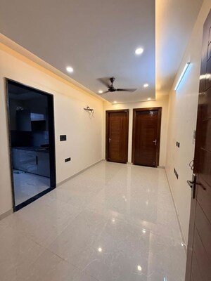 Room in 2 BHK Builder Floor at Ardee City, Sector 52 – for Rent