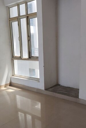 Room in 3 BHK Apartment at Value Meadows Vista, Raj Nagar Extension – for Sale