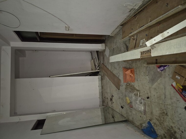 Room, east of kailash Commercial Shop 250 Sq.Ft. In East Of Kailash Delhi 10587881
