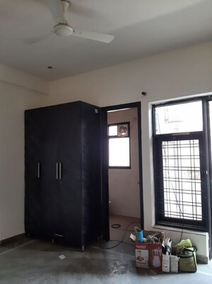 Room in 2.5 BHK Builder Floor at Huda Staff Colony, Sector 46 – for Rent