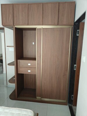 Furnished Amenities in 1 BHK Apartment at Khar West – for Rent