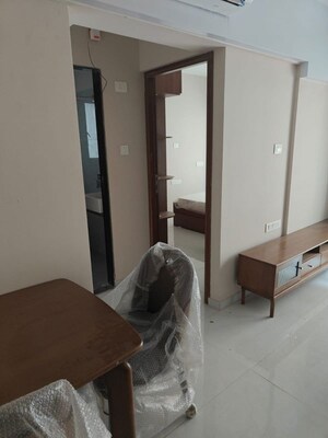Room in 1 BHK Apartment at Khar West – for Rent