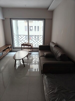 1 BHK Apartment For Rent in Khar West
