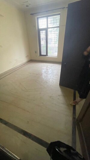 Room in 2 BHK Builder Floor at Sector 23 – for Rent