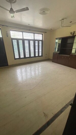 Room in 2 BHK Builder Floor at Sector 23 – for Rent