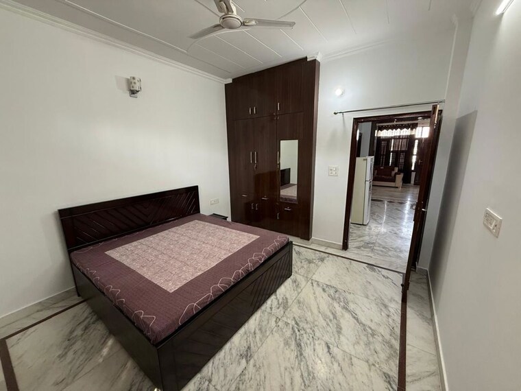 Bedroom, sector 45 2 Bedroom 200 Sq.Yd. Builder Floor In Sector 45 Gurgaon 10587909