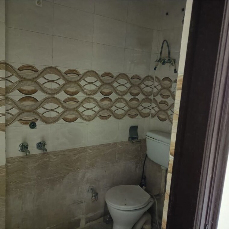 Bathroom, chattarpur 2 Bedroom 650 Sq.Ft. Builder Floor In Chattarpur Delhi 10587932
