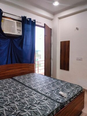 Bedroom in 2 BHK Builder Floor at Sector 33 – for Rent