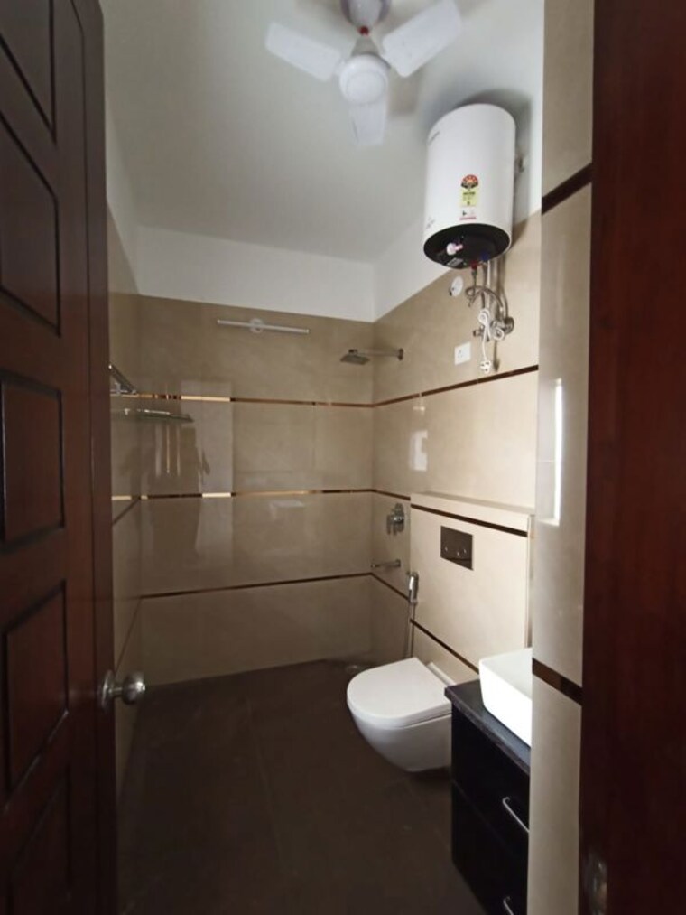 Bathroom, sector 40 3 Bedroom 1500 Sq.Ft. Builder Floor In Sector 40 Panipat 10588038