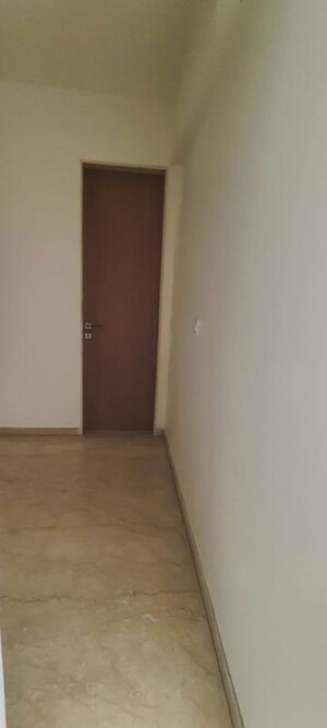 Room in 4 BHK Apartment at Godrej RKS, Chembur – for Rent