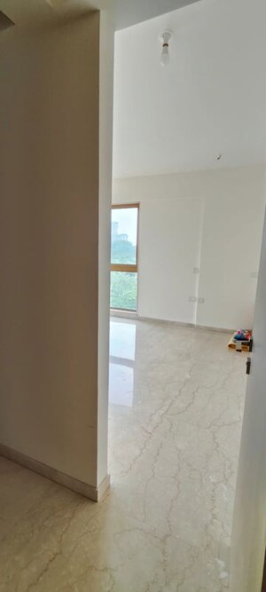 Room in 4 BHK Apartment at Godrej RKS, Chembur – for Rent