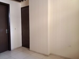 Room in 3 BHK Apartment at Saya Desire Residency, Ahinsa Khand 2 – for Rent