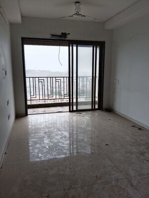 Room in 4 BHK Apartment at Wadhwa TW Gardens, Kandivali East – for Rent