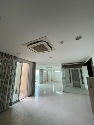 Building Lobby in 4 BHK Apartment at Binny Crescent, Benson Town – for Sale