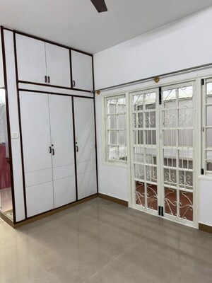 Room in 3 BHK Apartment at Lalazar Apartment, Palace Road – for Sale