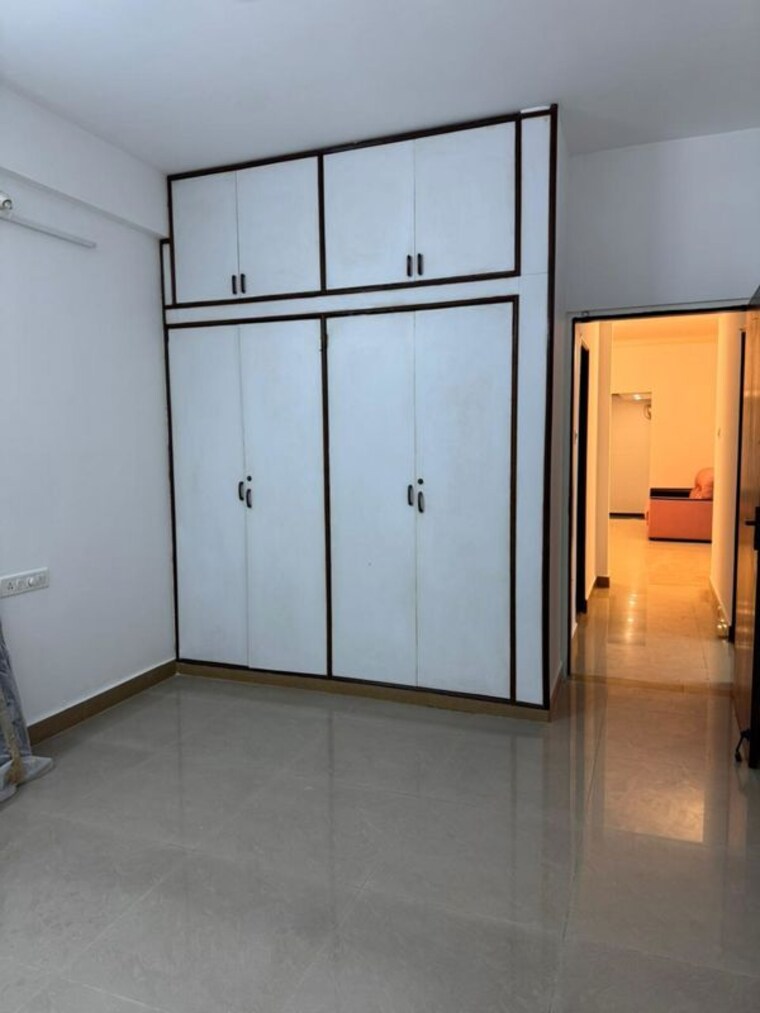 Room, lalazar-apartment 3 Bedroom 1800 Sq.Ft. Apartment In Palace Road Bangalore 9609632