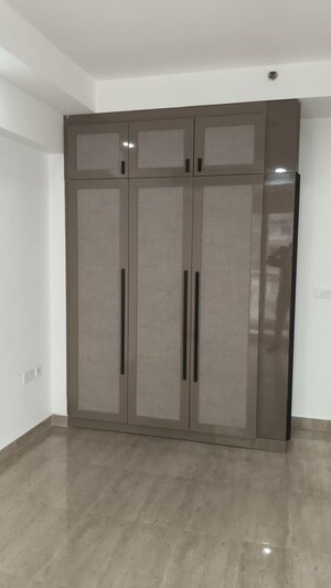 Room in 3 BHK Apartment at Sector 74 – for Rent