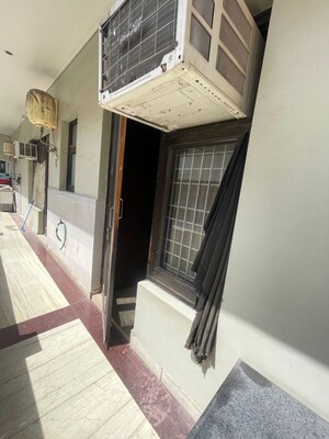 Building Lobby in 2 BHK Builder Floor at Hope Apartments, Sector 15 – for Rent