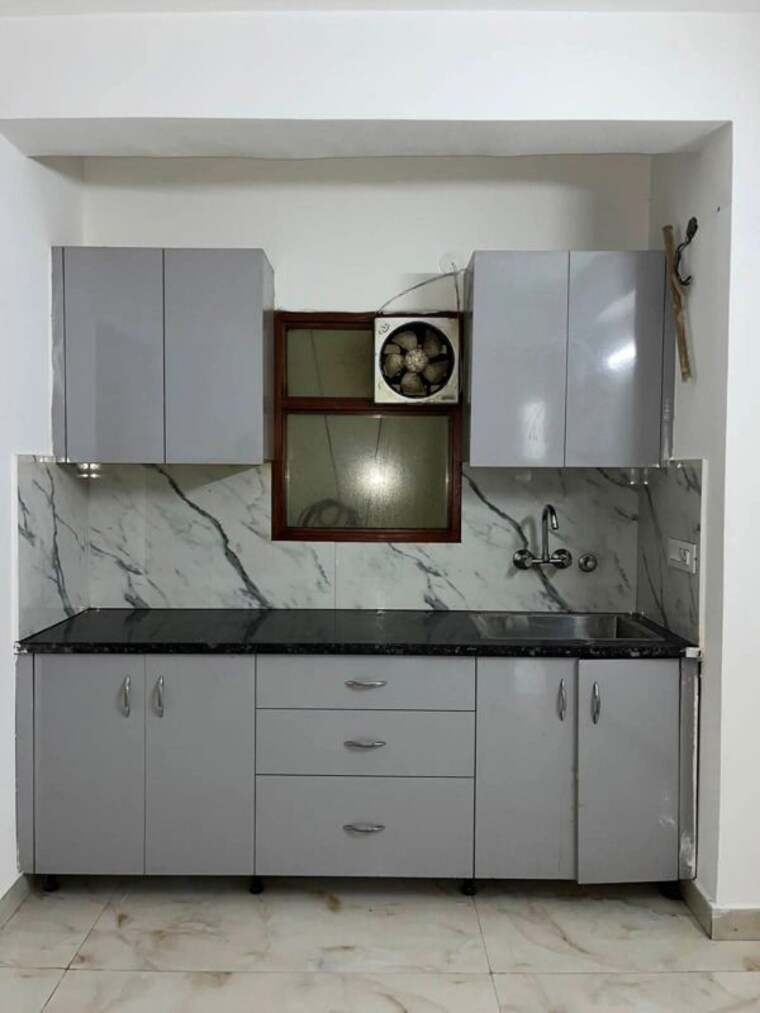 Kitchen, freedom fighters enclave 1 RK 350 Sq.Ft. Apartment In Freedom Fighters Enclave Delhi 10588172