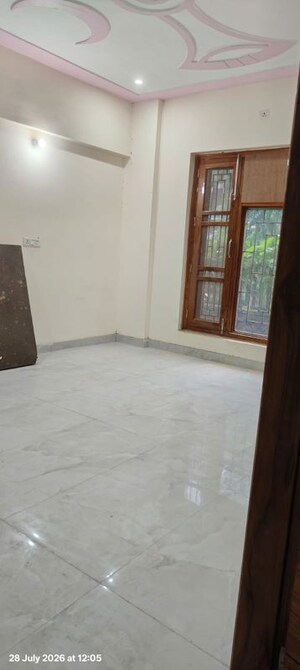 Room in 3 BHK Apartment at Nirala Estate, Tech Zone 4 Greater Noida – for Sale