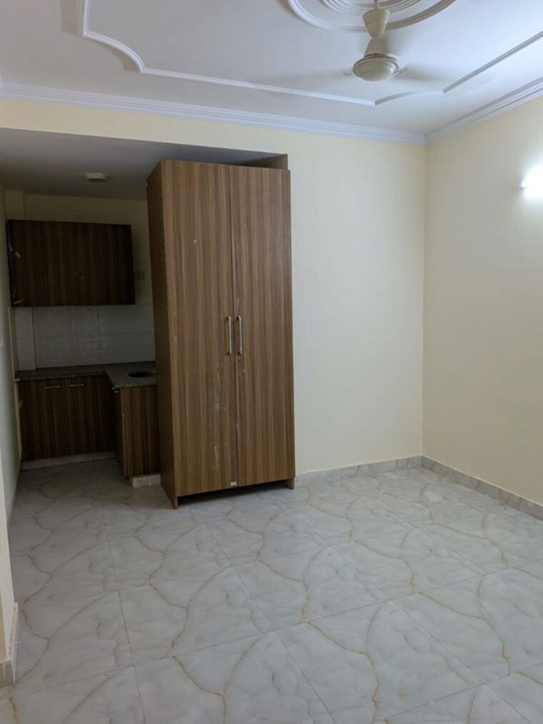Room, freedom fighters enclave 1 RK 450 Sq.Ft. Apartment In Freedom Fighters Enclave Delhi 10588302