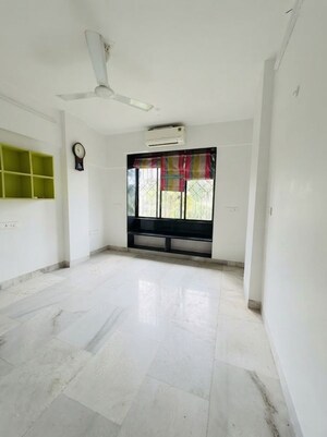Bedroom in 2 BHK Apartment at Andheri West – for Rent