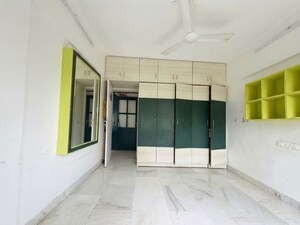 Bedroom in 2 BHK Apartment at Andheri West – for Rent