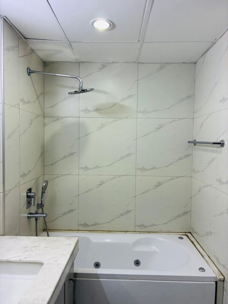 Bathroom, tata-primanti-phase-2 3 Bedroom 2200 Sq.Ft. Apartment In Sector 72 Gurgaon 10588149