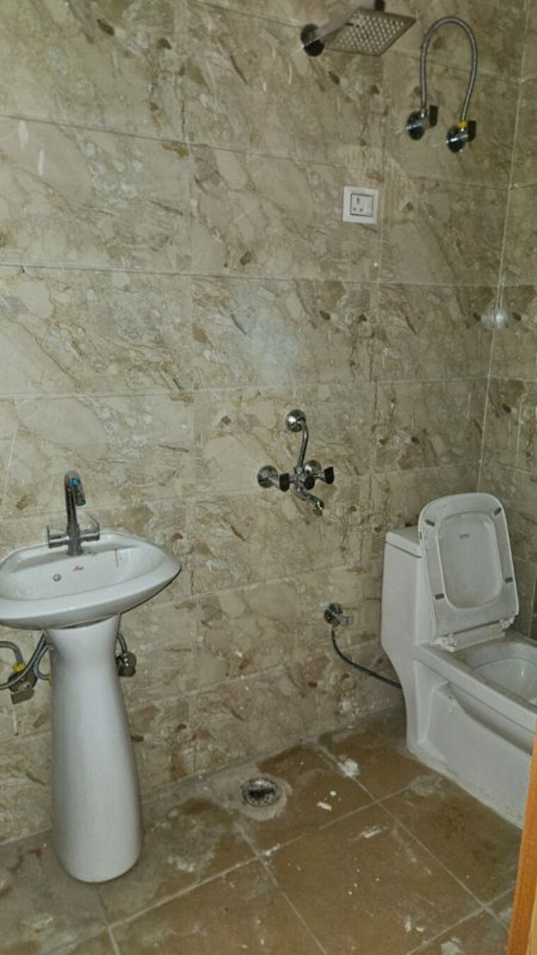 Bathroom, freedom fighters enclave 1 Bedroom 440 Sq.Ft. Apartment In Freedom Fighters Enclave Delhi 10588351