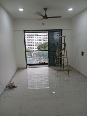 Room in 2 BHK Apartment at Gundecha Trillium, Kandivali East – for Sale