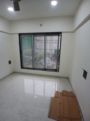 Room in 2 BHK Apartment at Gundecha Trillium, Kandivali East – for Sale