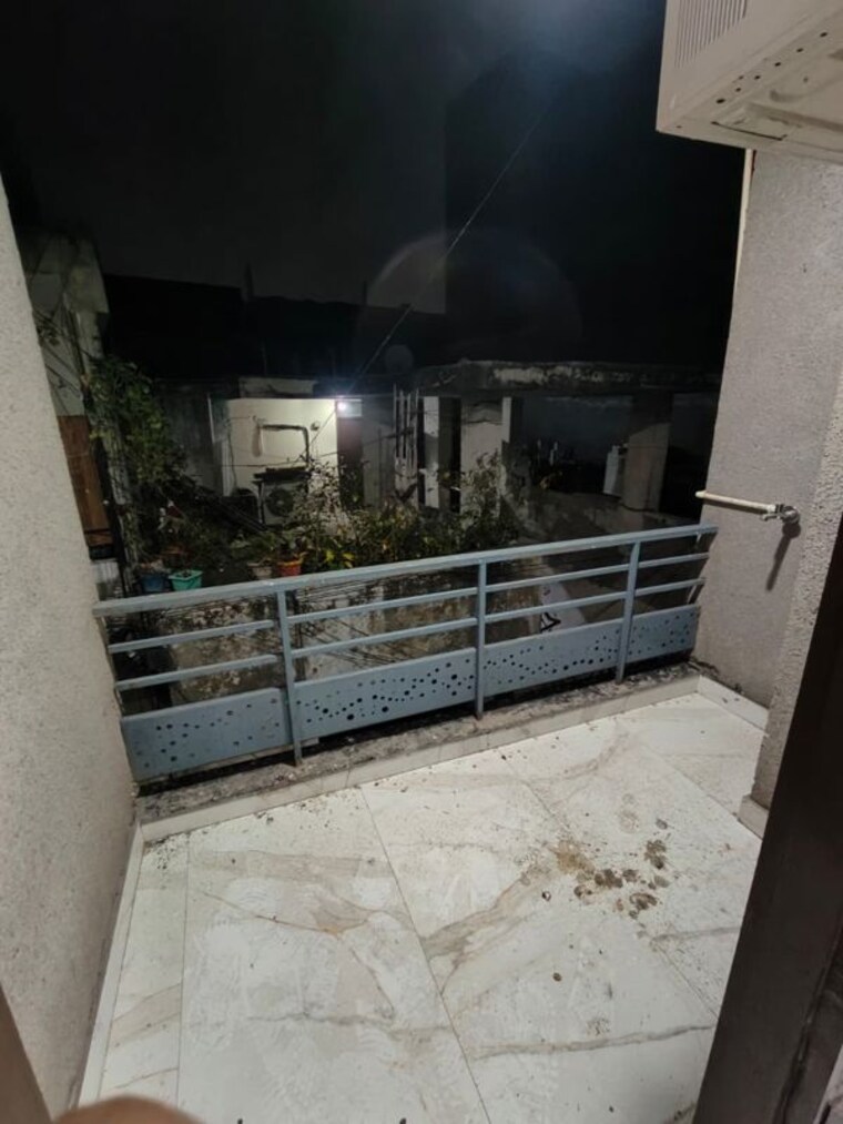 Balcony, freedom fighters enclave 1 Bedroom 420 Sq.Ft. Apartment In Freedom Fighters Enclave Delhi 10588367