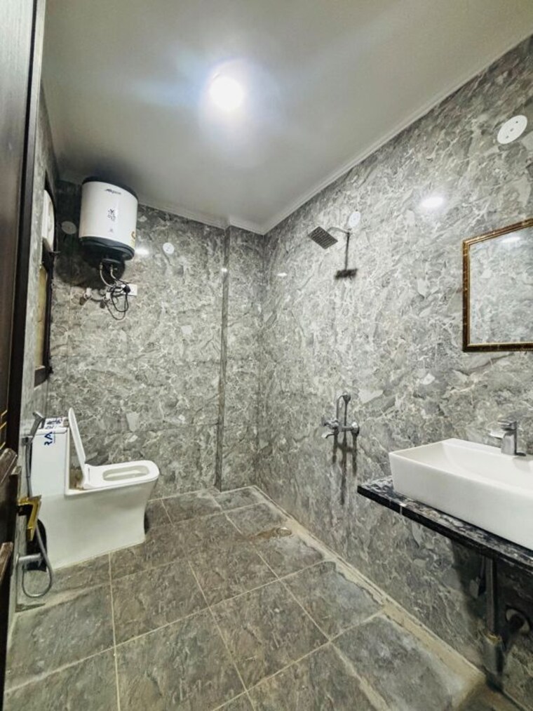 Bathroom, freedom fighters enclave 1 Bedroom 440 Sq.Ft. Apartment In Freedom Fighters Enclave Delhi 10588381