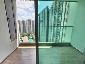 Room in 3 BHK Apartment at Kalpataru Immensa H, Kolshet Road – for Sale