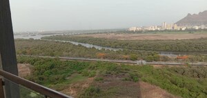 Plot Area in 4 BHK Apartment at Siddhi Highland Haven, Balkum Pada – for Rent