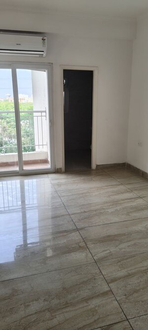 Room in 3 BHK Apartment at Nirala Estate, Tech Zone 4 Greater Noida – for Sale